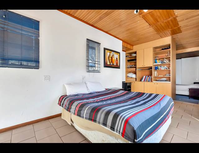 5 BEDROOM HOUSE FOR SALE IN FERNDALE